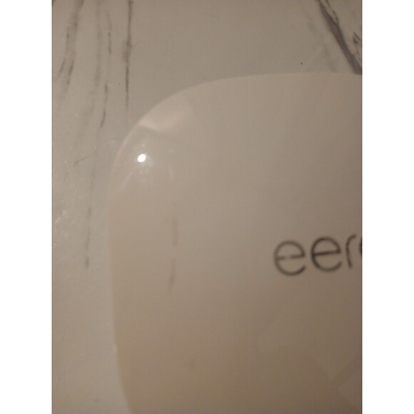 Eero  Wi-Fi Extender Beacon Model J010001 - Picture 2 of 7
